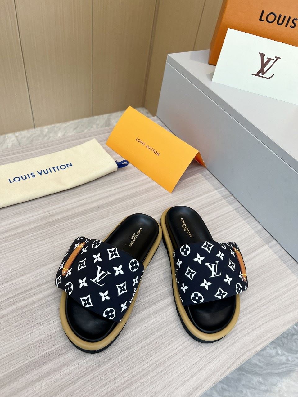 Louis Vuitton Slippers